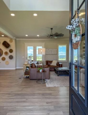 801 E 1st Street, Stinnett, TX 79083