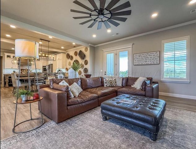 801 E 1st Street, Stinnett, TX 79083