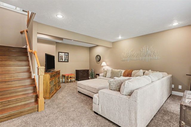 6054 S Moorland Road, Ravenna, MI 49451