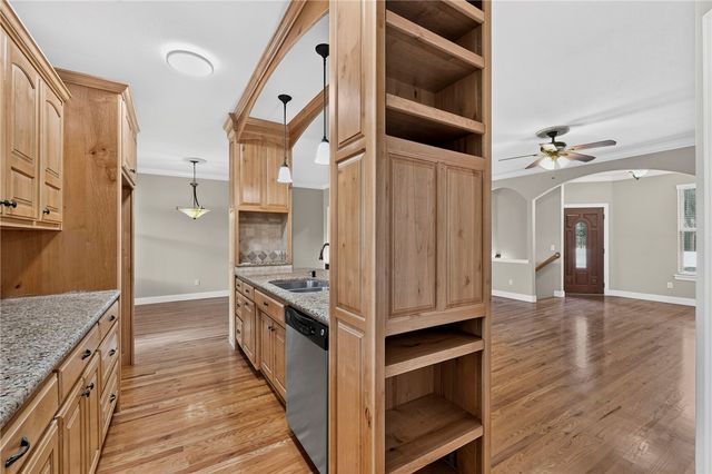 41 Village Road, Rogers, AR 72756
