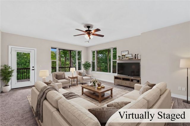 41 Village Road, Rogers, AR 72756