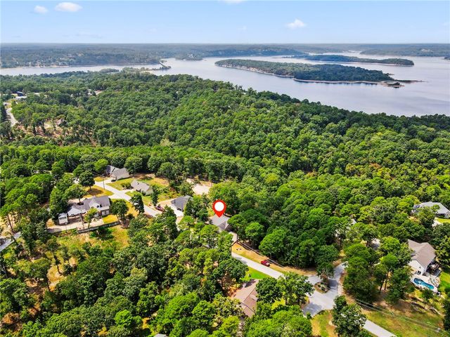 41 Village Road, Rogers, AR 72756