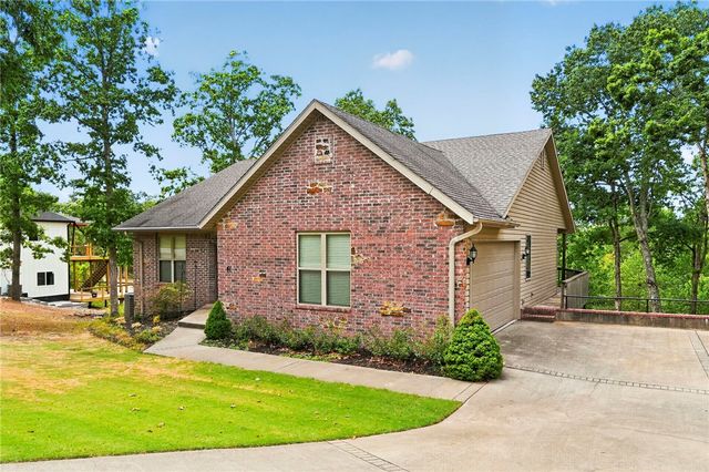 41 Village Road, Rogers, AR 72756