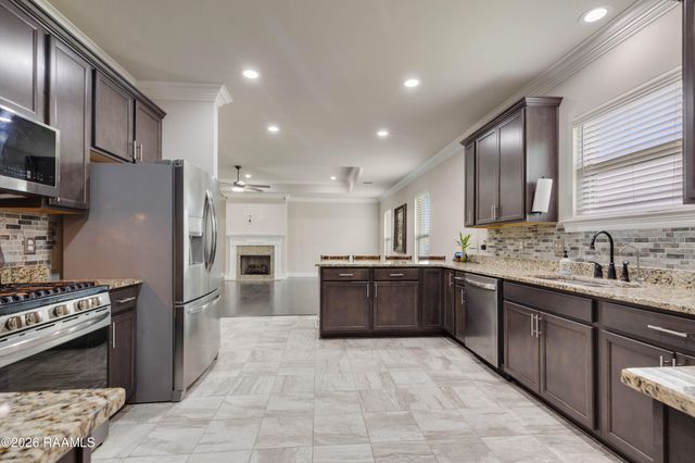 212 Valcour Place, Youngsville, LA 70592