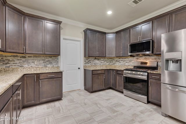 212 Valcour Place, Youngsville, LA 70592