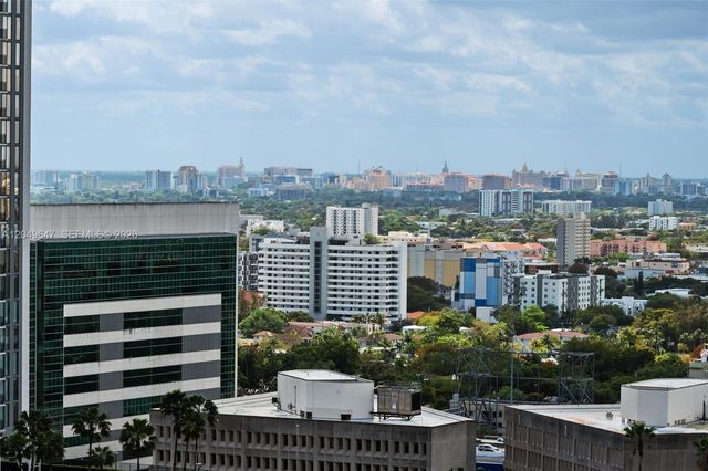 11 NE 6th Street 2004, Miami, FL 33132