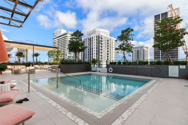 11 NE 6th Street 2004, Miami, FL 33132