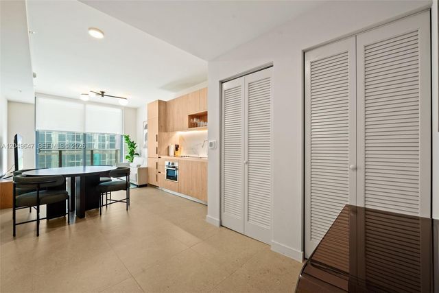 11 NE 6th Street 2004, Miami, FL 33132
