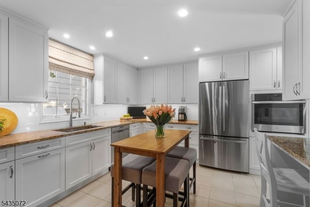 7 Birdseye Gln, Verona Twp., NJ 07044