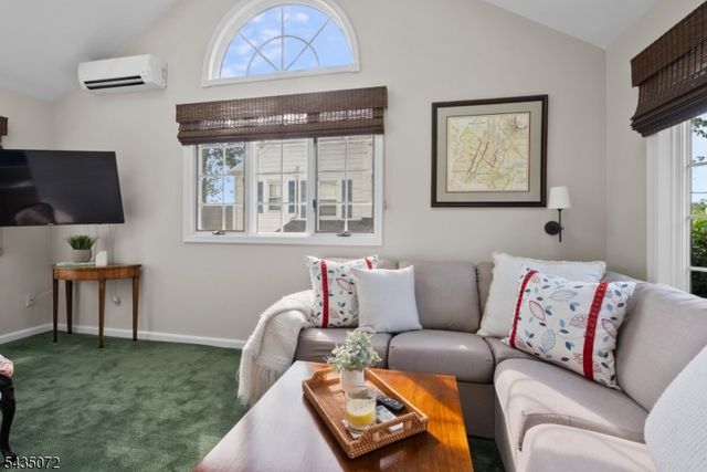 7 Birdseye Gln, Verona Twp., NJ 07044