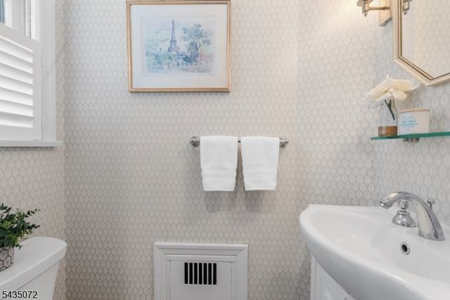 7 Birdseye Gln, Verona Twp., NJ 07044
