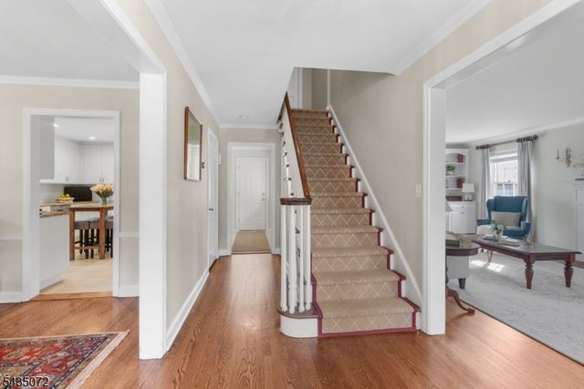 7 Birdseye Gln, Verona Twp., NJ 07044