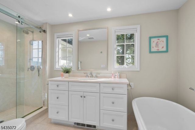 7 Birdseye Gln, Verona Twp., NJ 07044