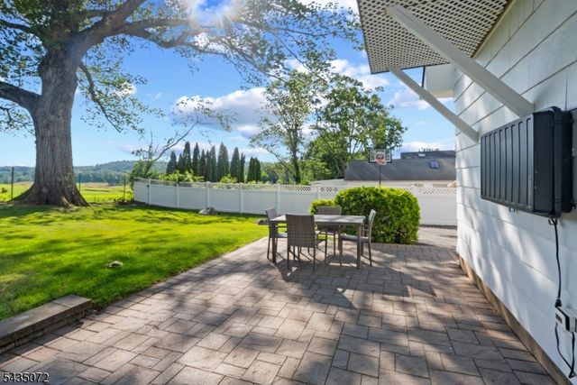 7 Birdseye Gln, Verona Twp., NJ 07044