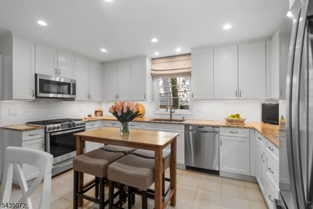 7 Birdseye Gln, Verona Twp., NJ 07044