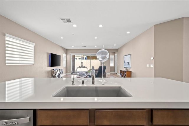 10142 TREE BLOSSOM Avenue, Las Vegas, NV 89166