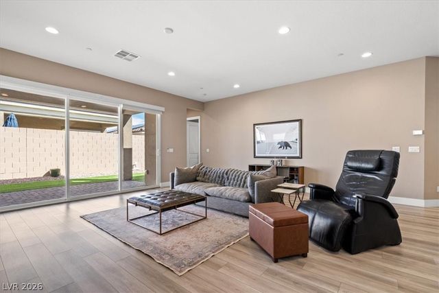 10142 TREE BLOSSOM Avenue, Las Vegas, NV 89166