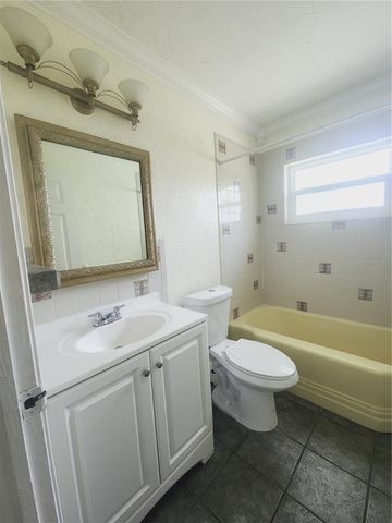 2023 GOLD AVENUE, Sarasota, FL 34235