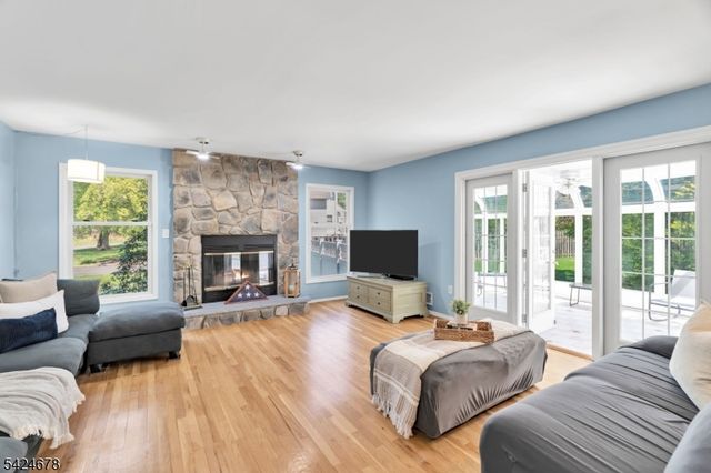 4 Oakley Knl, Hillsborough Twp., NJ 08844