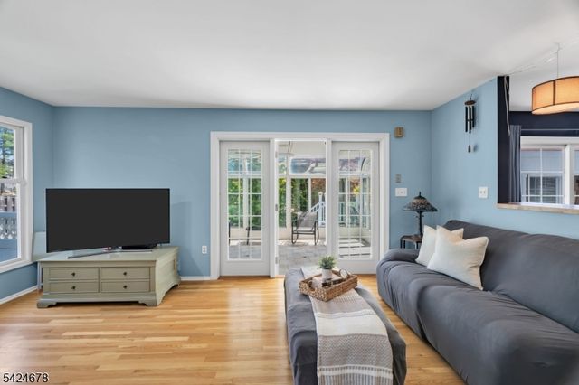 4 Oakley Knl, Hillsborough Twp., NJ 08844