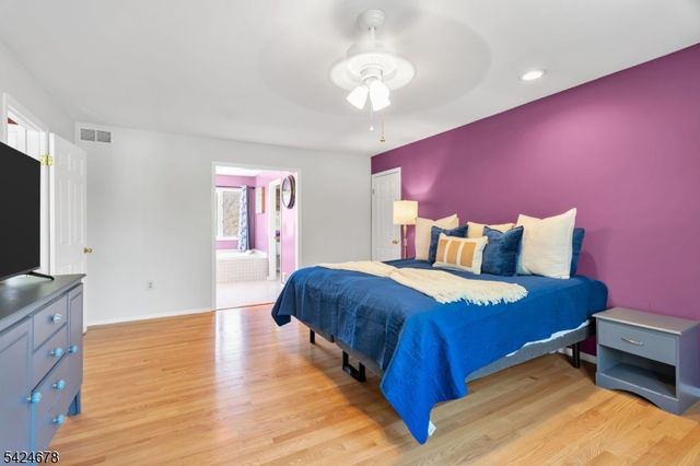 4 Oakley Knl, Hillsborough Twp., NJ 08844