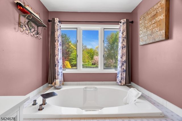 4 Oakley Knl, Hillsborough Twp., NJ 08844