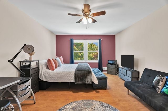 4 Oakley Knl, Hillsborough Twp., NJ 08844