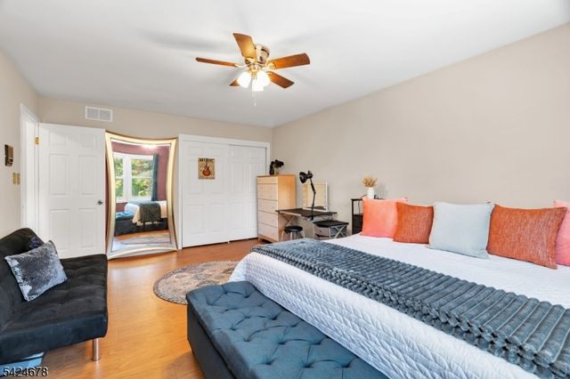 4 Oakley Knl, Hillsborough Twp., NJ 08844