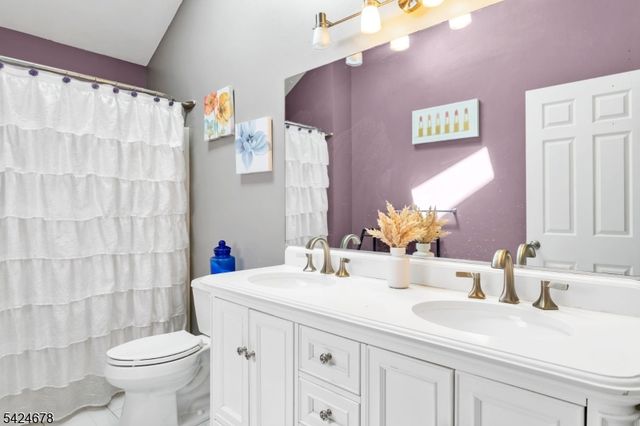 4 Oakley Knl, Hillsborough Twp., NJ 08844