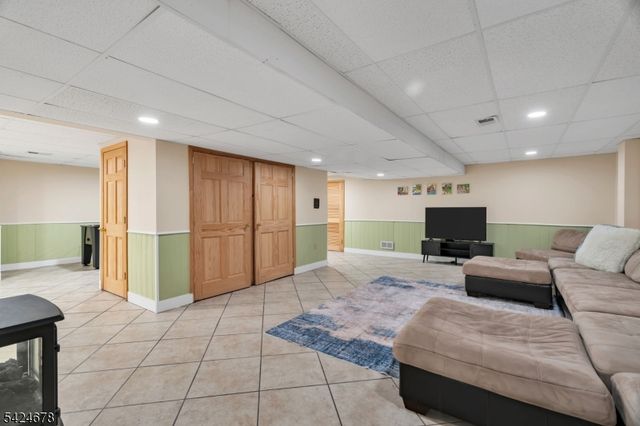 4 Oakley Knl, Hillsborough Twp., NJ 08844