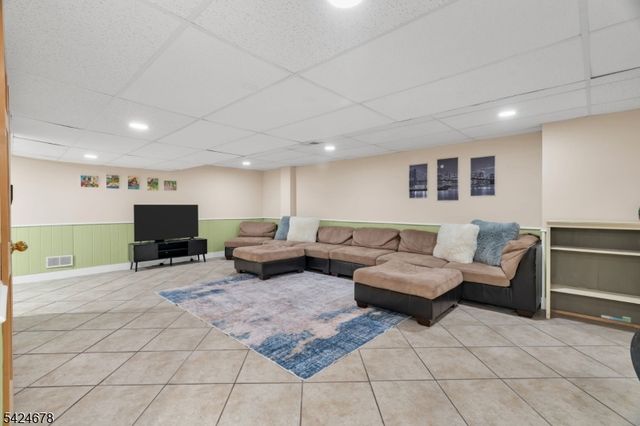 4 Oakley Knl, Hillsborough Twp., NJ 08844