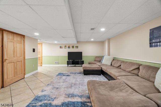 4 Oakley Knl, Hillsborough Twp., NJ 08844