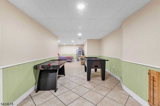 4 Oakley Knl, Hillsborough Twp., NJ 08844