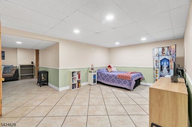 4 Oakley Knl, Hillsborough Twp., NJ 08844