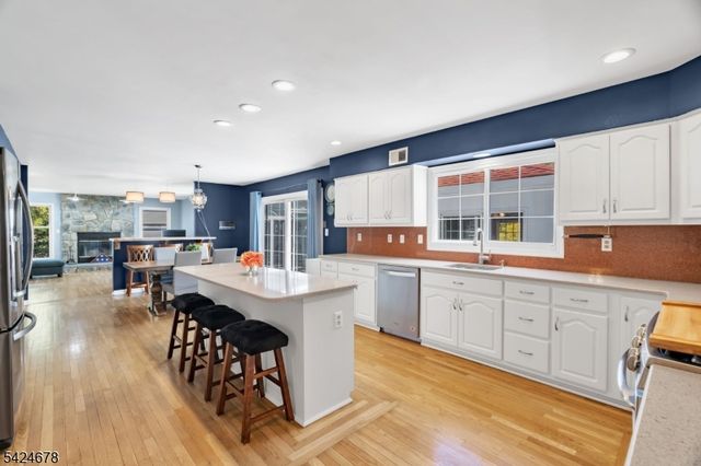 4 Oakley Knl, Hillsborough Twp., NJ 08844