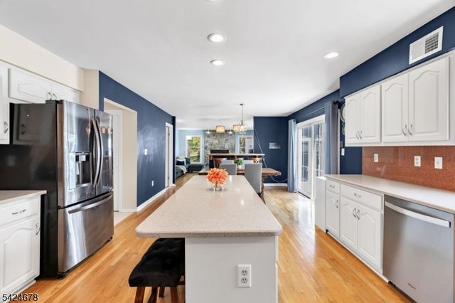 4 Oakley Knl, Hillsborough Twp., NJ 08844