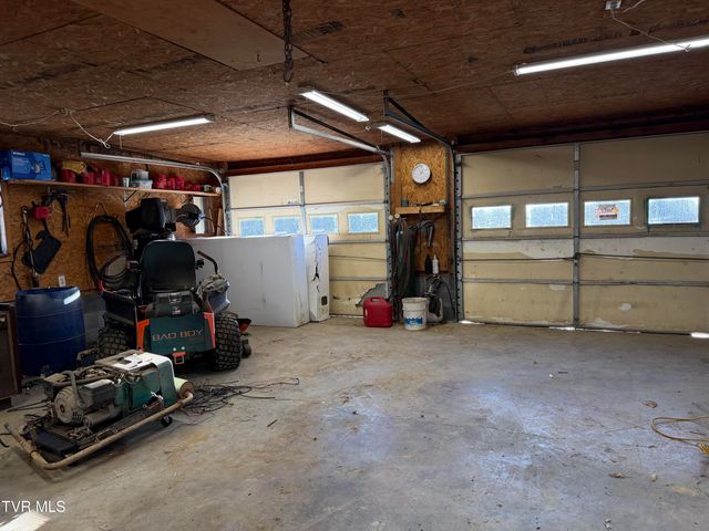 220 Redwood Lane, Mosheim, TN 37818