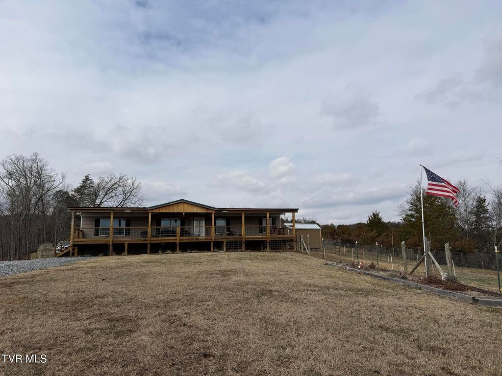 220 Redwood Lane, Mosheim, TN 37818