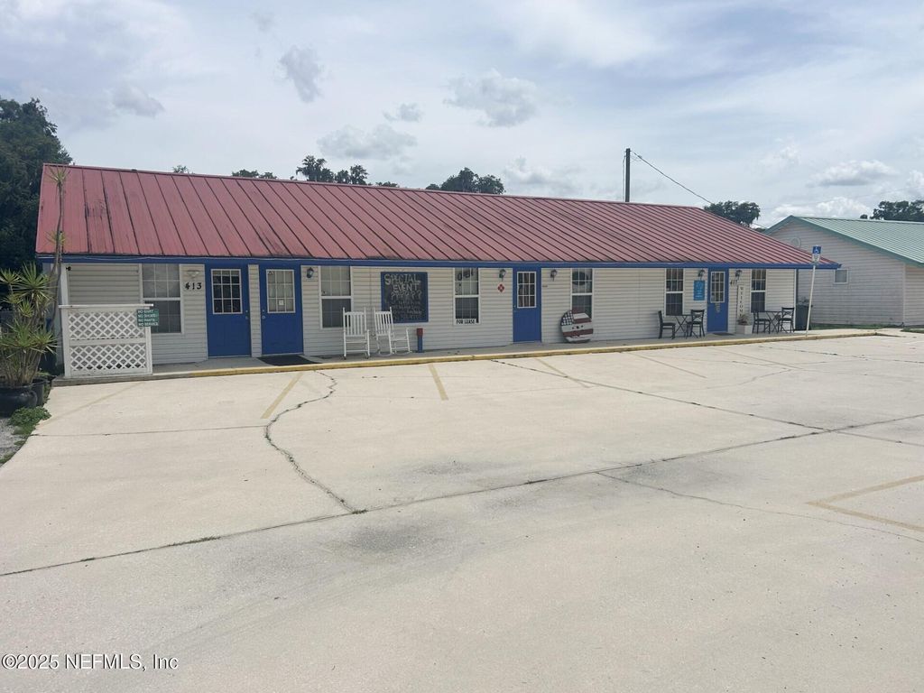 413 ELM Street, Welaka, FL 32193