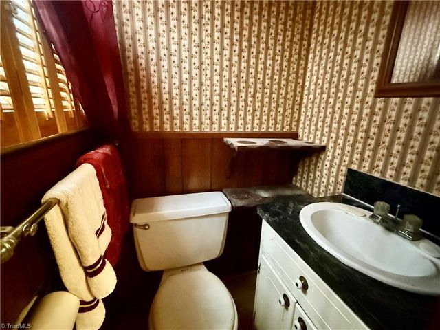 163 E Meadow Road, Thomasville, NC 27360