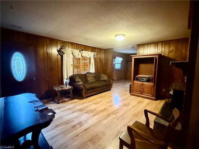 163 E Meadow Road, Thomasville, NC 27360