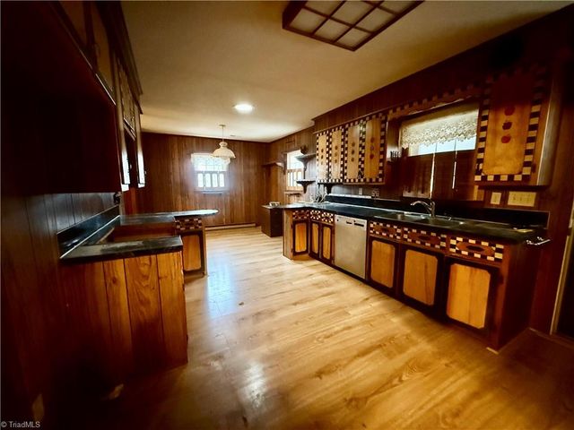 163 E Meadow Road, Thomasville, NC 27360