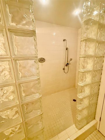 1601 S Shepherd Drive 126, Houston, TX 77019
