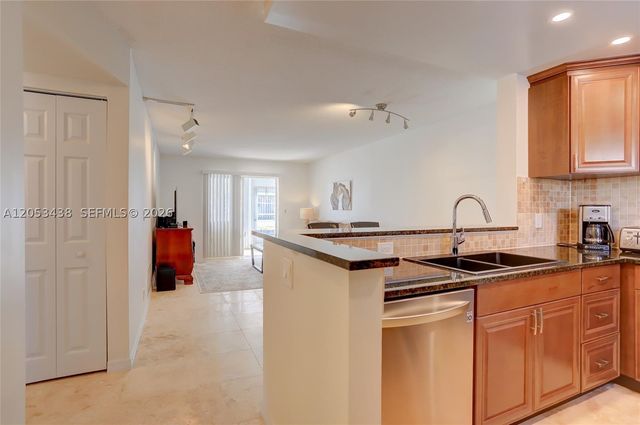 2212 NE 1st Way 101, Boynton Beach, FL 33435