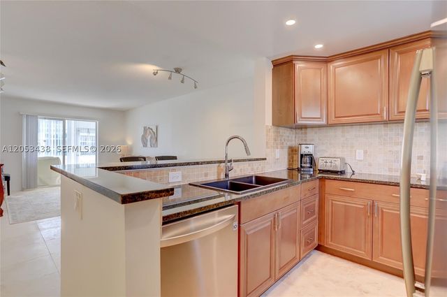 2212 NE 1st Way 101, Boynton Beach, FL 33435