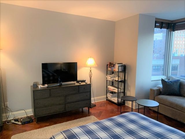 1 Charles St S 807, Boston, MA 02116