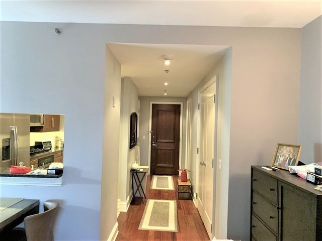 1 Charles St S 807, Boston, MA 02116