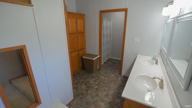 2090 W 800 S, North Judson, IN 46366