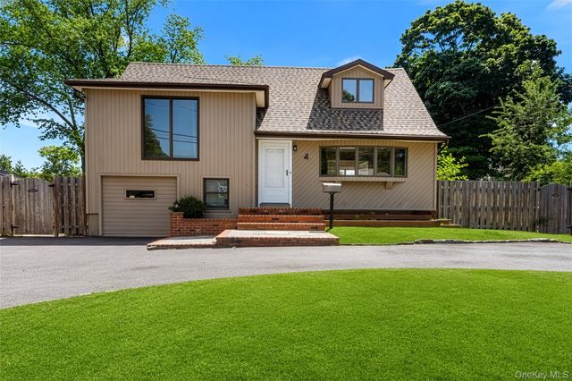 4 Sibley Place, Huntington Station, NY 11746