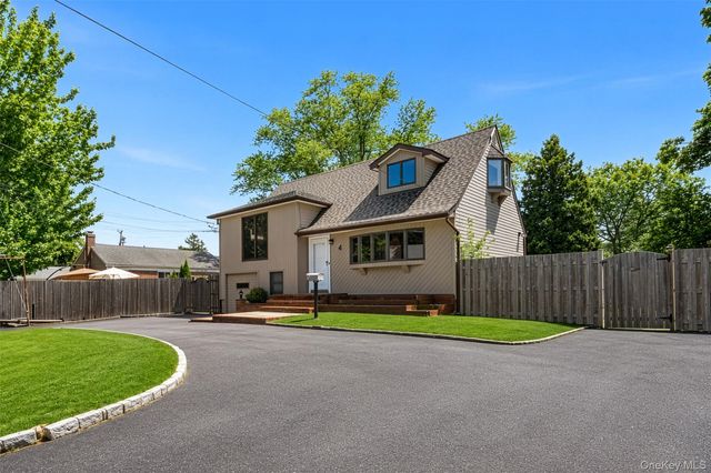 4 Sibley Place, Huntington Station, NY 11746
